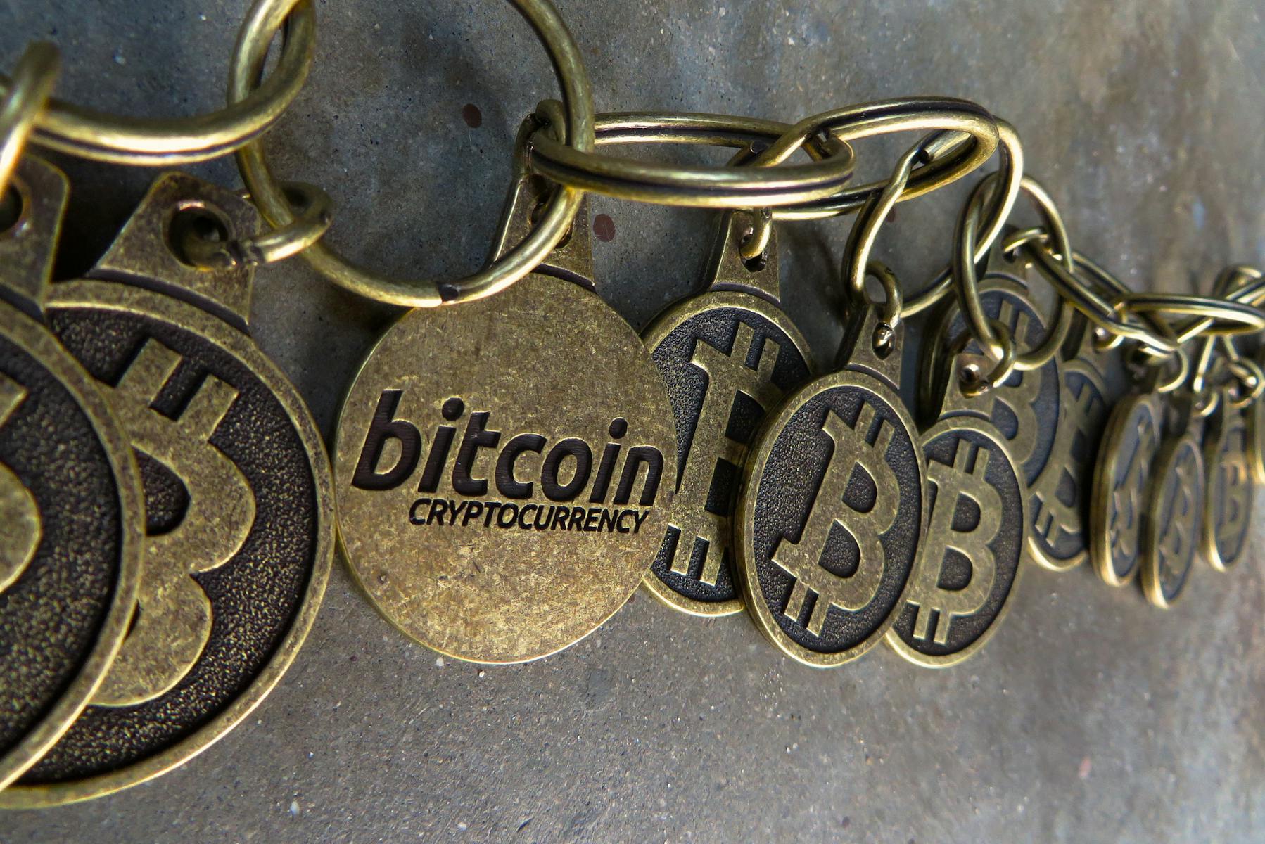 Finally Interesting Uses For The Blockchain That Go Beyond Bitcoin | Earn bitcoins just reading your emails 100 emails 1 Finally Interesting Uses For The Blockchain That Go Beyond Bitcoin -